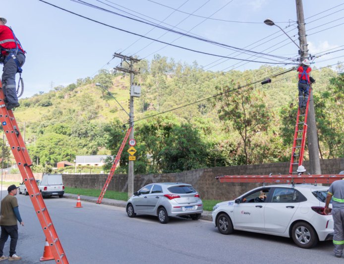 Ajuste de cabos na Av. Adoniro Ladeira reforça segurança viária