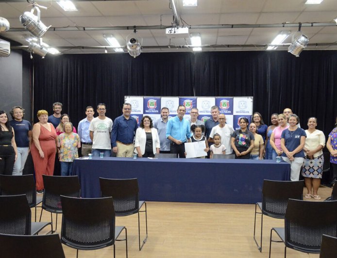 Prefeitura formaliza novo fomento para Apae, voltado a alunos municipais de 6 a 10 anos