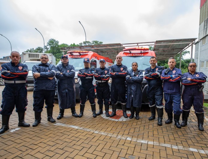 Santana de Parnaíba realiza entrega de kits de uniformes para profissionais do SAMU