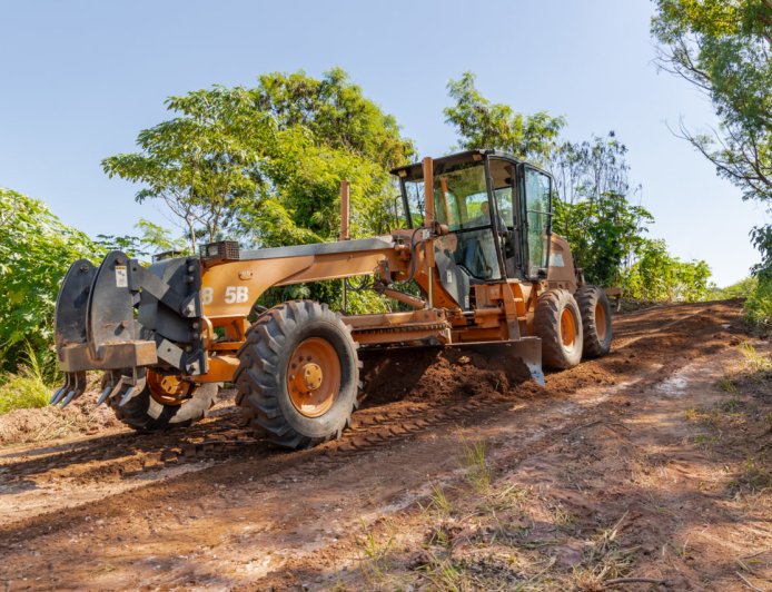 Prefeitura intensifica conservação de estradas de terra no Água Doce