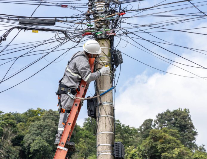 Mutirão de reordenamento de cabos avança pela região Sul e reforça segurança e organização urbana