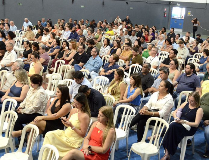 Hospital e Maternidade de Várzea Paulista avança para fase de implantação e recebe visita de servidores