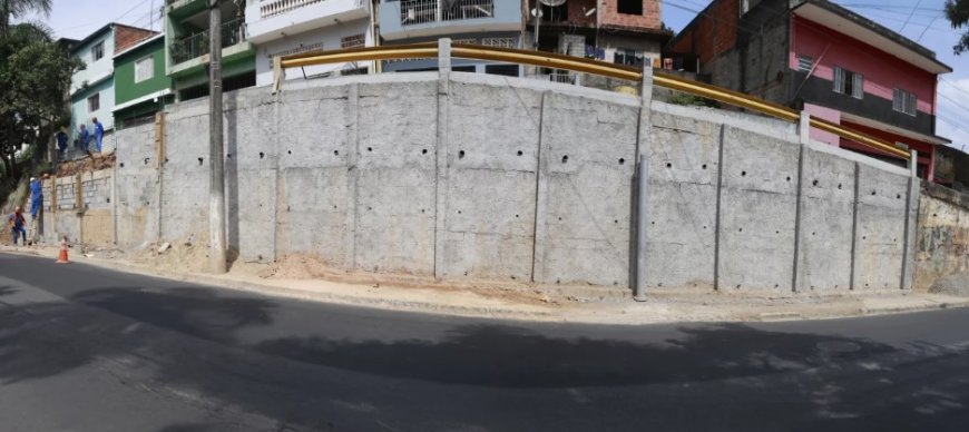 Avanço das obras do muro de contenção melhora segurança na av. Tônico Lenci