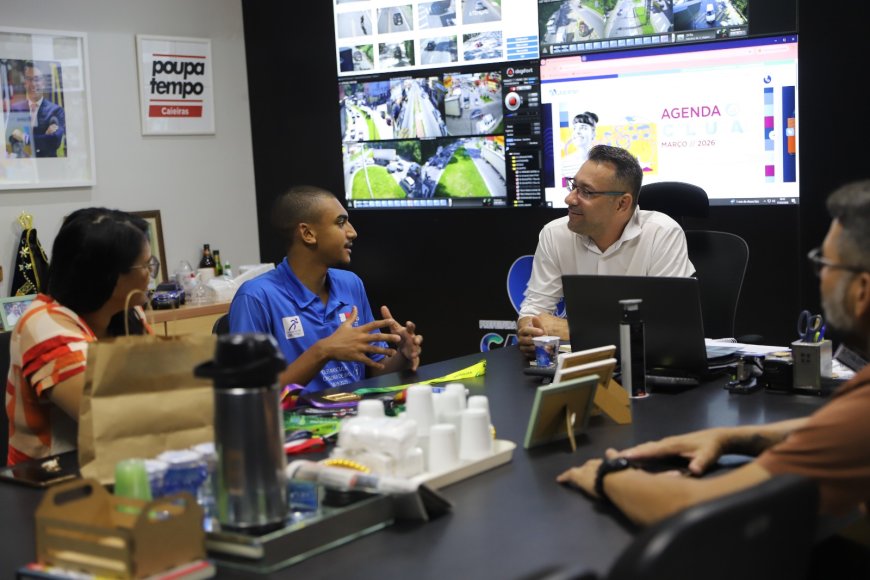 Prefeito Gilmar Lagoinha recebe atleta caieirense que brilha no voleibol nacional e destaca-se como promessa do esporte brasileiro