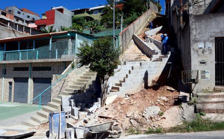 Prefeitura melhora acesso na região da rua José Maria Lira com construção de escadaria