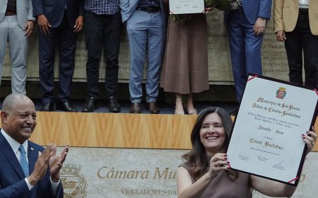 Renata Sene recebe título de Cidadã Paulistana e celebra homenagem