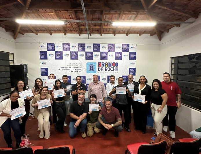 Alunos celebram formatura em curso de Power BI oferecido pela Prefeitura de Franco da Rocha