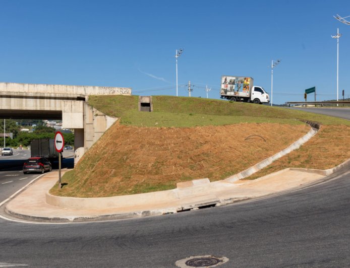 Avenida Samuel Martins ganha melhorias e reforça inclusão e segurança para motoristas e pedestres