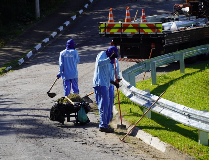 Rua Arnaldo Cunha Leite recebe melhorias para reforçar a segurança viária em Caieiras