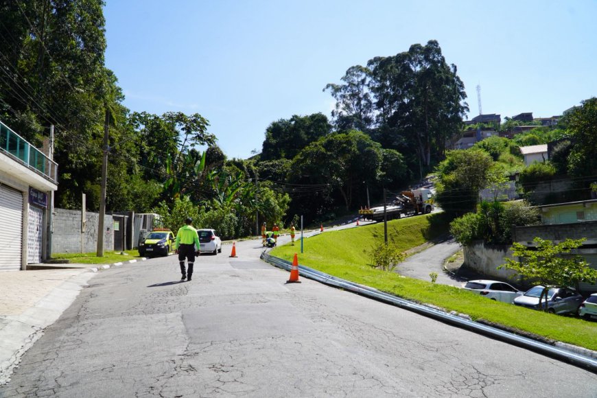 Prefeitura instala defensas metálicas e amplia a segurança viária no Serpa