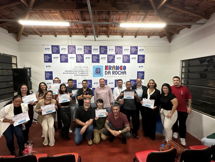 Alunos celebram formatura em curso de Power BI oferecido pela Prefeitura de Franco da Rocha