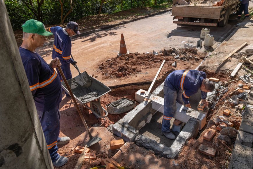 Rua João Canela, no Jardim Brasil, recebe novo sistema de captação de água da chuva para melhorar o escoamento