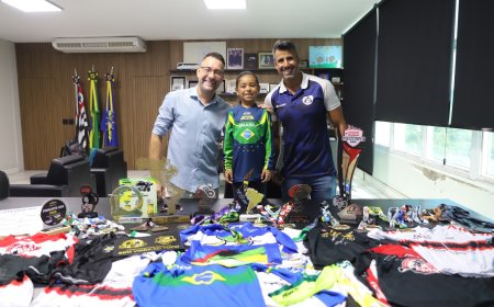 Prefeito Gilmar Lagoinha recebe atleta mirim campeã e celebra conquista