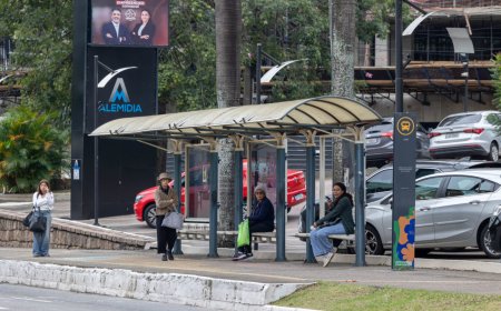 Prefeitura leva melhorias aos abrigos de ônibus e amplia cuidado com usuários do transporte coletivo