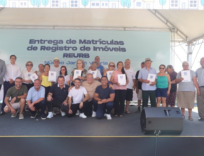 Realização de sonho em Caieiras: Prefeitura entrega matrícula de regularização fundiária para mais de 300 famílias do Jardim Vitória