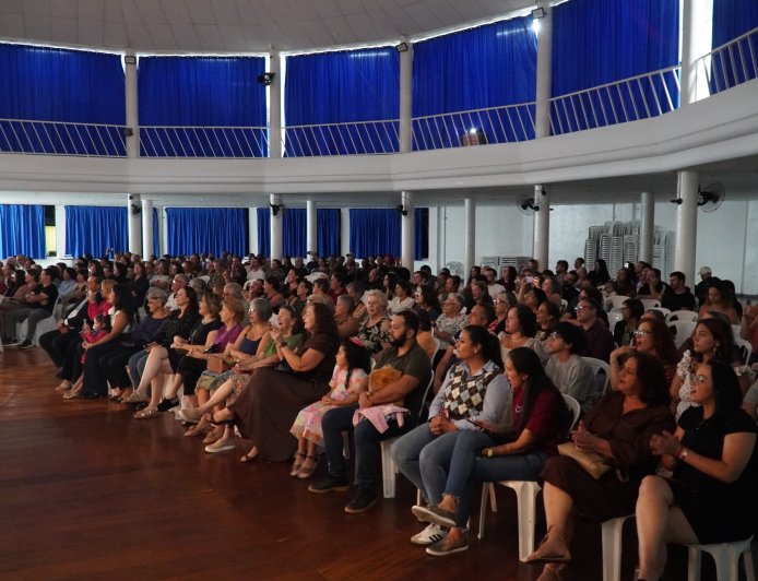 Concerto em homenagem ao Dia das Mães emociona público no Centro Cultural de Caieiras