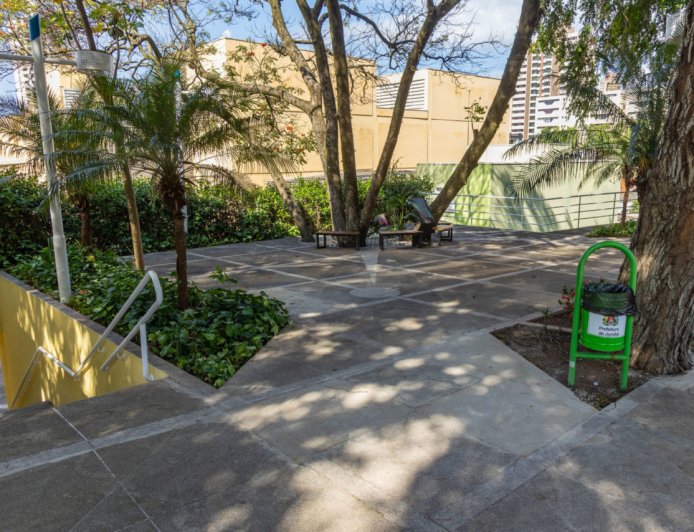 Praças do Centro e do Jardim Petrópolis são revitalizadas e recebem melhorias de segurança