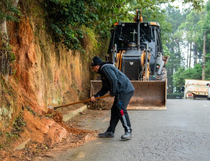 Operação Bairro Limpo avança no Ingaí com serviços de zeladoria em Santana de Parnaíba