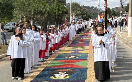 Cajamar celebra Corpus Christi com tapete de mais de 500 metros de extensão