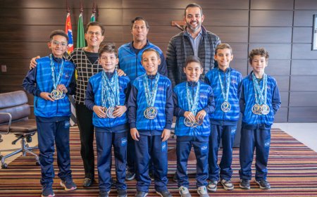 Atletas de ginástica de trampolim do Time Jundiaí recebem homenagem após conquista de nove medalhas no Campeonato Brasileiro