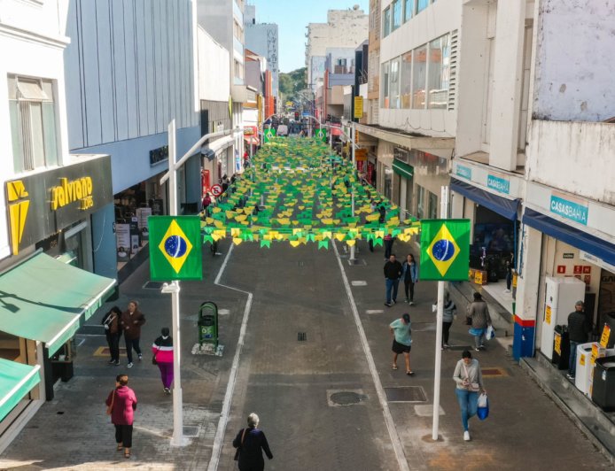 Centro de Jundiaí ganha decoração verde e amarela e já entra no clima da torcida