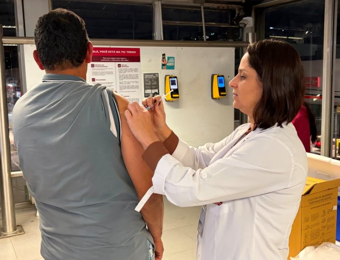 Mais de 600 pessoas são vacinadas contra a gripe na estação Franco da Rocha; campanha segue nas próximas terças-feiras de junho