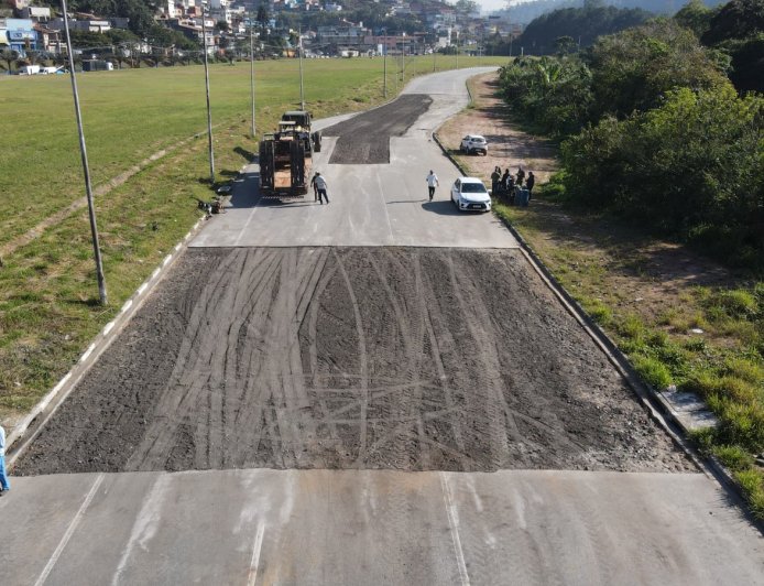 Prefeitura realiza manutenção na Avenida Abel Rizardi para melhorar mobilidade e segurança