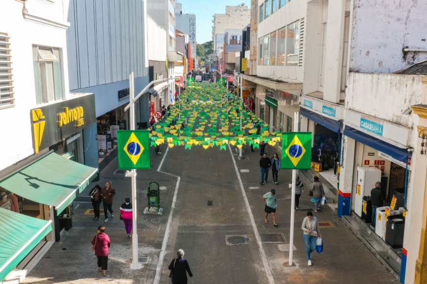 Centro de Jundiaí ganha decoração verde e amarela e já entra no clima da torcida