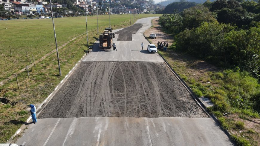 Prefeitura realiza manutenção na Avenida Abel Rizardi para melhorar mobilidade e segurança