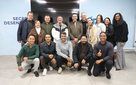 Moradores dos núcleos Sítio Aparecida e Rodolfo Polidoro recebem títulos de regularização fundiária