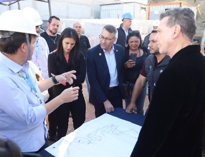 Prefeito Gilmar Lagoinha visita obras do Sistema de Abastecimento de Água no bairro Santa Inês