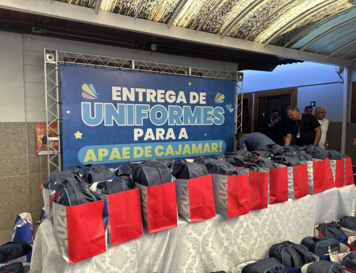 Prefeitura de Cajamar entrega kits de uniformes para alunos da APAE