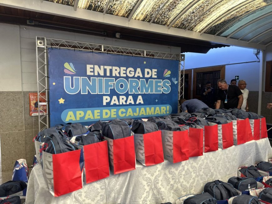 Prefeitura de Cajamar entrega kits de uniformes para alunos da APAE