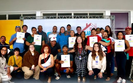 Famílias do Parque Pretória recebem títulos de regularização fundiária