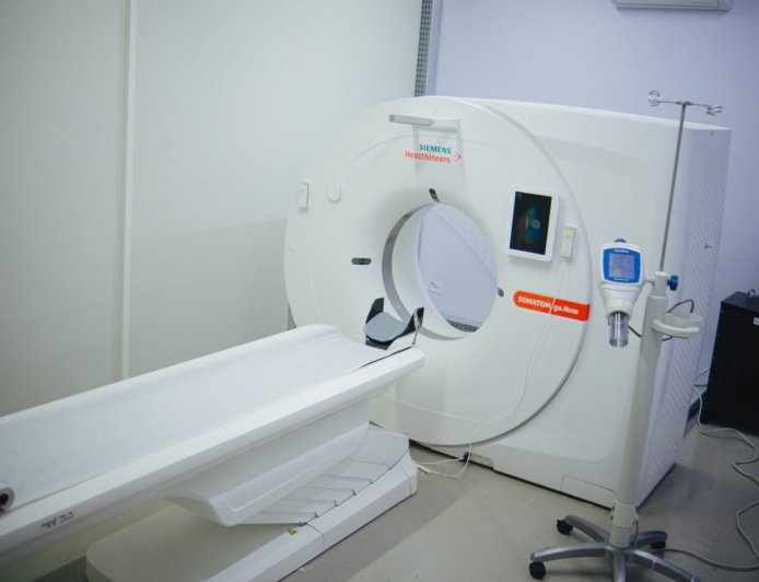 Novo tomógrafo entra em funcionamento e Prefeitura avança para zerar a fila de tomografias em Cajamar