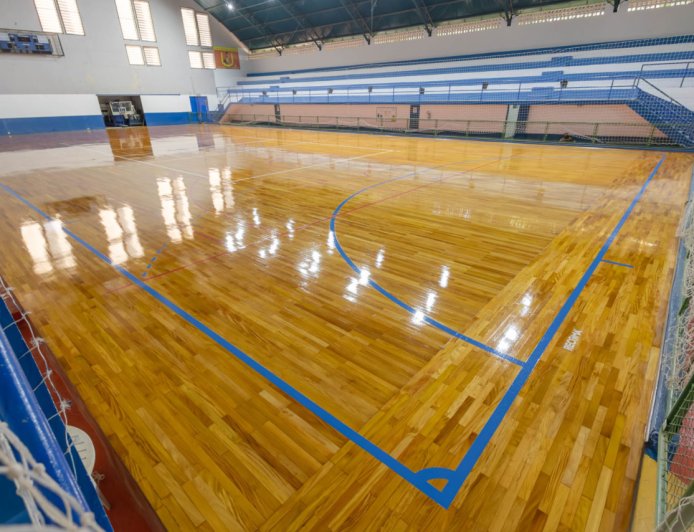 Quadra do CECE Romão de Souza é reformada; obras do centro esportivo entram na reta final