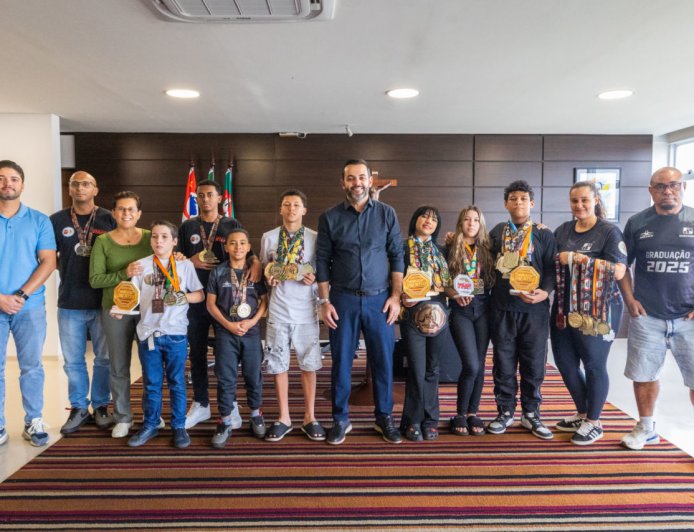 Integrantes de projeto social de jiu-jítsu conhecem ações que fortalecem o esporte em Jundiaí