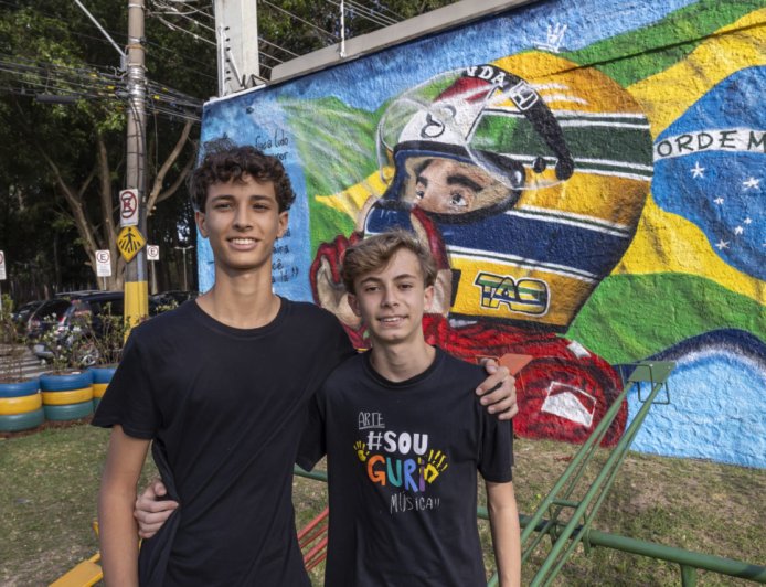 Com mural em homenagem ao piloto, Praça Ayrton Senna é revitalizada e ganha nova paisagem para convivência
