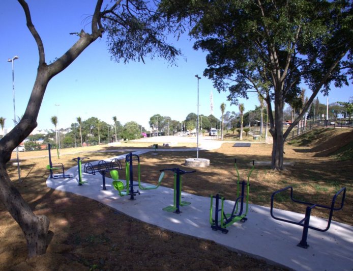 Com obras em fase final, Praça Parque dos Ipês reúne infraestrutura para lazer, convivência e varejão