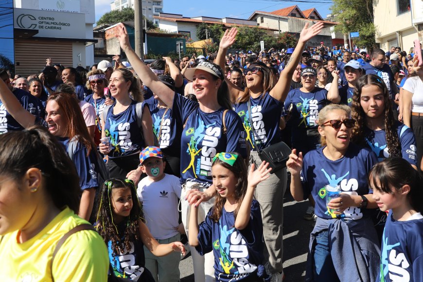 Fé e união: Marcha para Jesus reúne multidão de fiéis em Caieiras