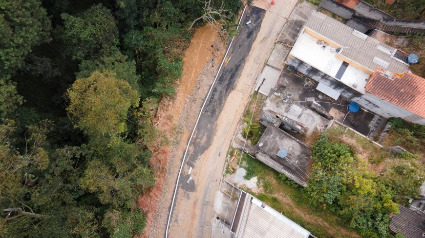 Infraestrutura urbana: Rua João Batista Spera recebe asfalto e obras de estabilização no Jardim Marcelino