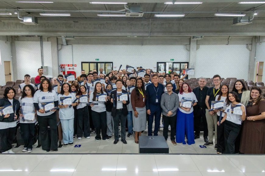 Formatura do Print School celebra capacitação de jovens e amplia oportunidades profissionais em Santana de Parnaíba