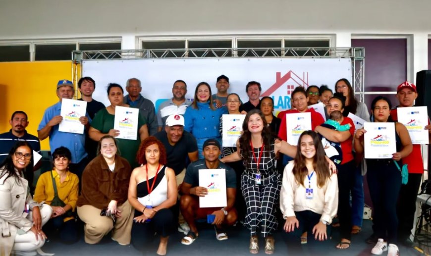 Famílias do Parque Pretória recebem títulos de regularização fundiária