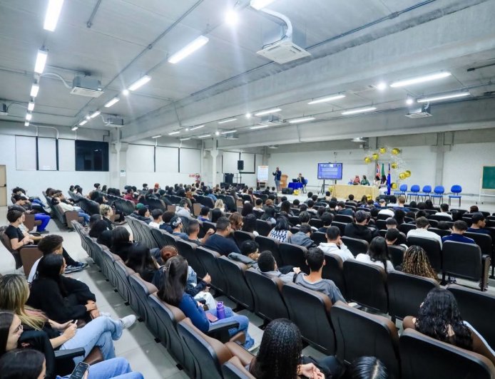 Uniparna: mais de 400 alunos já estão cursando o ensino superior!