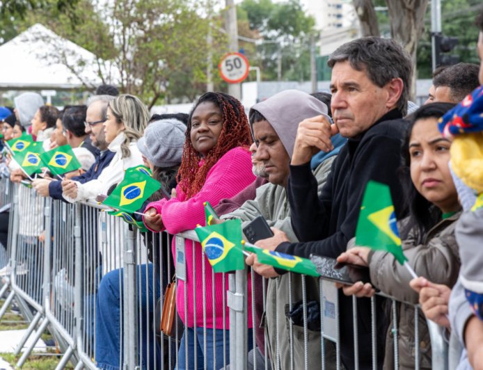 Desfile de 7 de Setembro leva centenas de famílias à Avenida Luiz Latorre