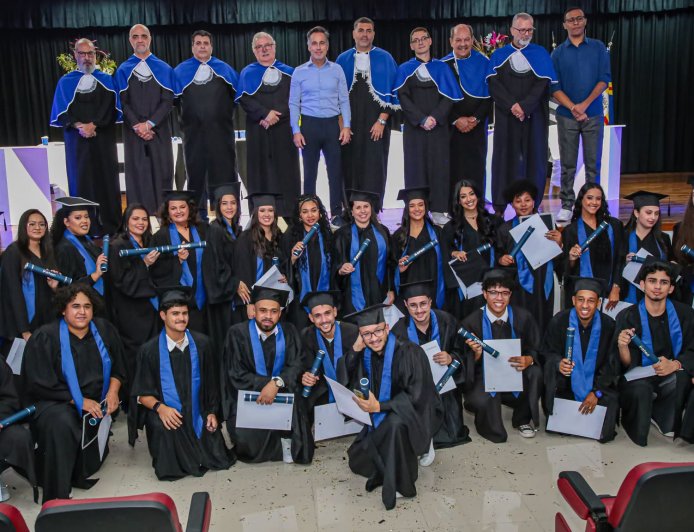 Santana de Parnaíba celebra formatura de 72 alunos da Fatec