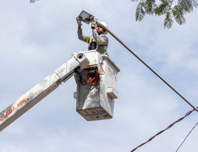 Prefeitura de Jundiaí inicia instalação de iluminação LED nos bairros Parque São Luiz e Jundiaí-Mirim