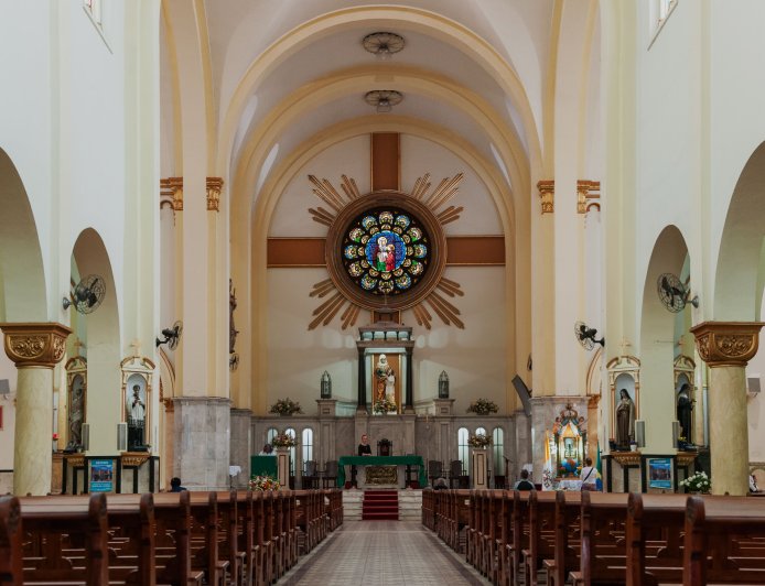 Espetáculo de luzes transforma Basílica Sant'Ana em experiência audiovisual em São Paulo