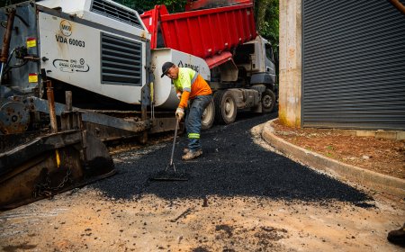 Kauãn acompanha o Asfalta Cajamar no Jurupari, com meta de pavimentar 100% das ruas do bairro e do Bosque do Sol