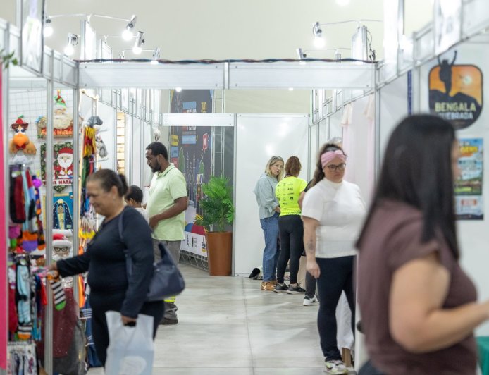 FENS nos Bairros movimenta R$ 130 mil e recebe cerca de 2 mil pessoas nas regiões norte e noroeste